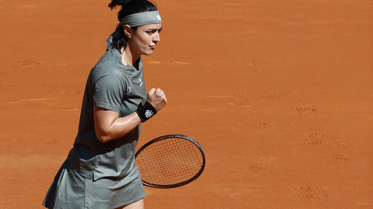 La tenista tunecina Ons Jabeur en la pista de la Caja Mágica para su partido de este lunes del Open de Madrid frente a la letona Jelena Ostapenk