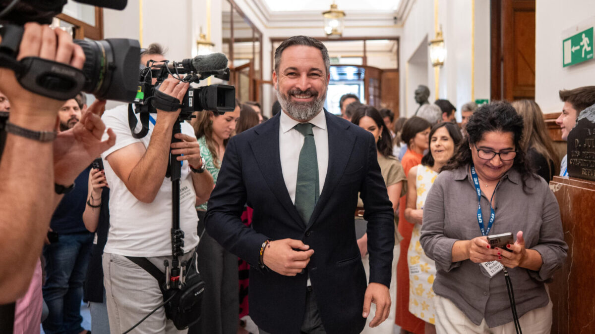 Santiago Abascal, atiendiendo a los medios en el Congreso de los Diputados.