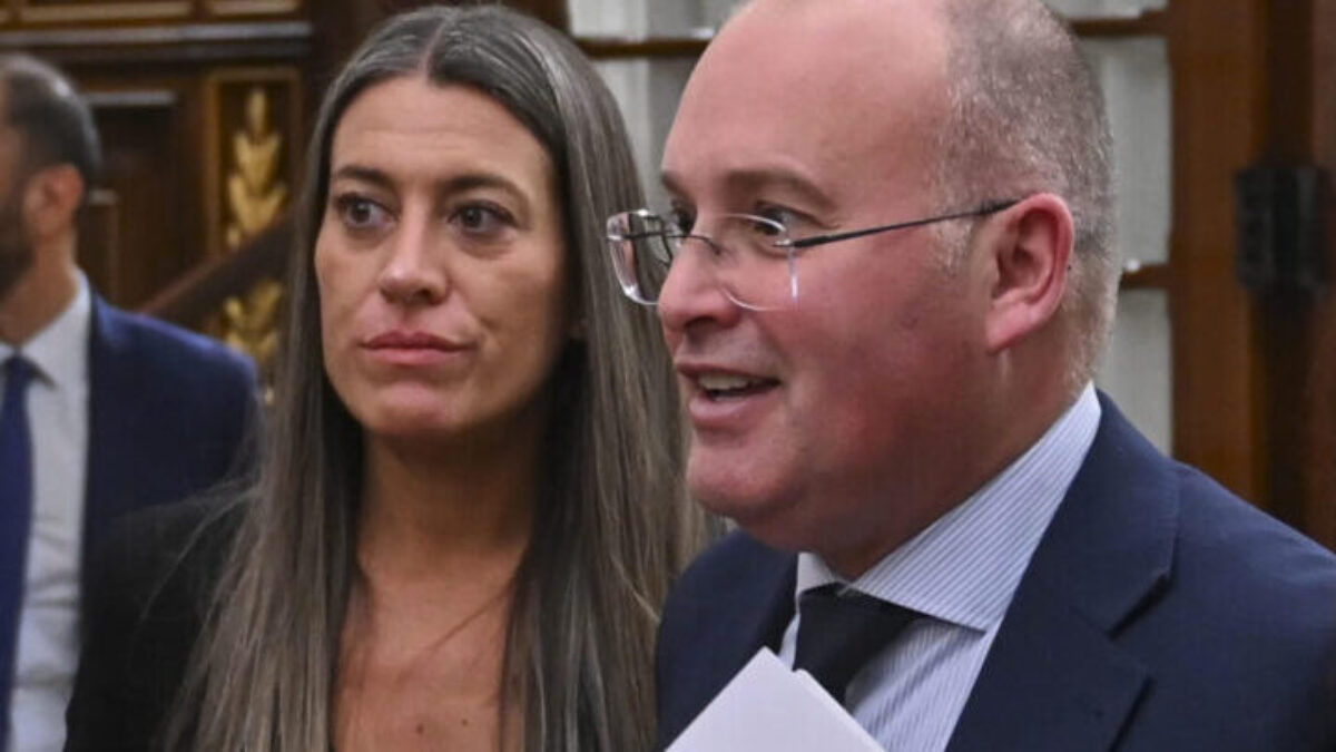 El secretario general del PP, Miguel Tellado, y la portavoz de Junts en el Congreso, Míriam Nogueras, en el Congreso