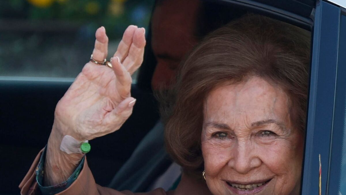 Doña Sofía a su salida del hospital
