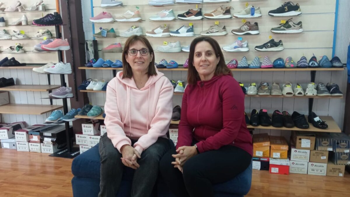 Beatriz y Marta en su tienda