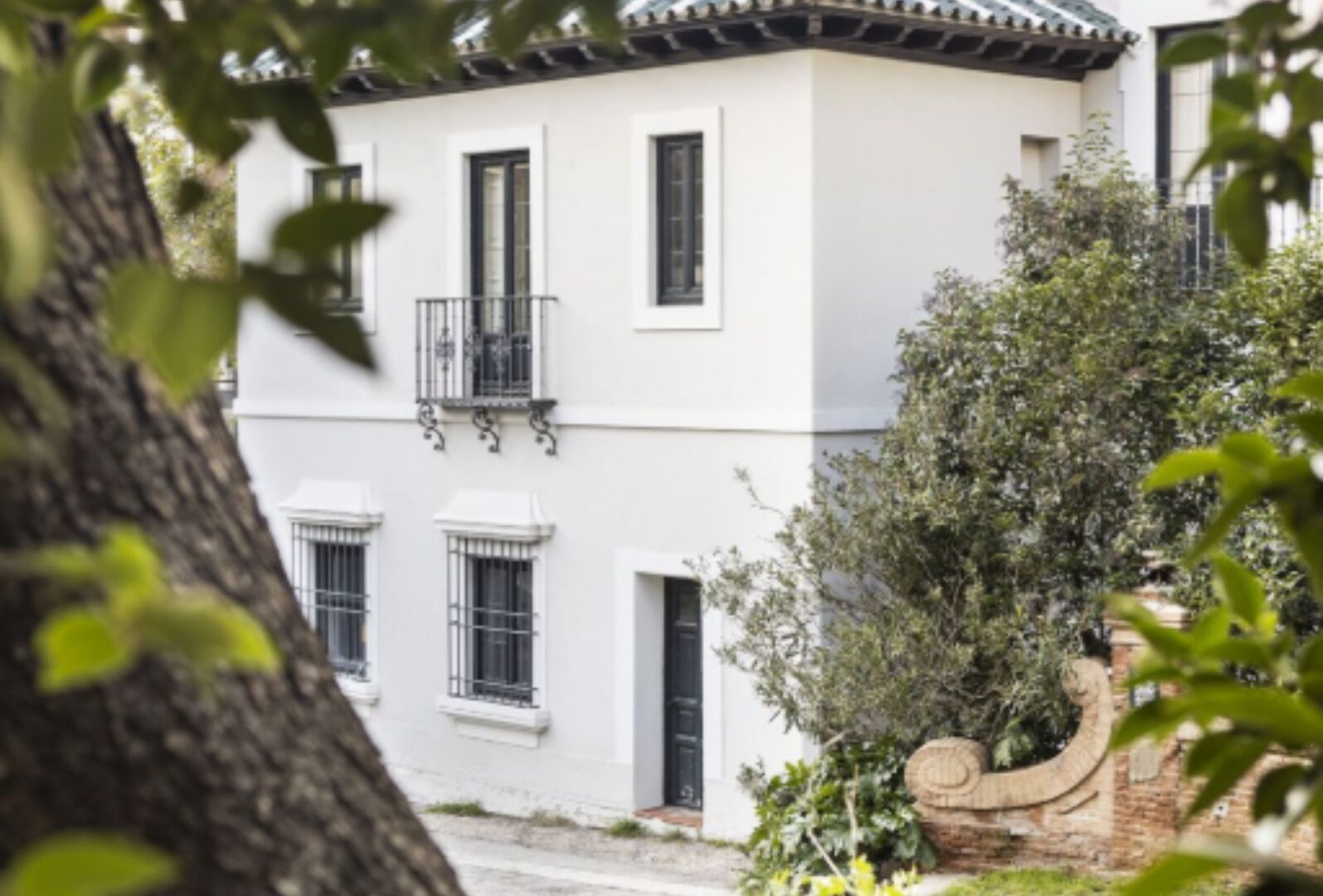 Pabellón de invitados, ubicado junto a la entrada de la calle Francisco Silvela, en Madrid.