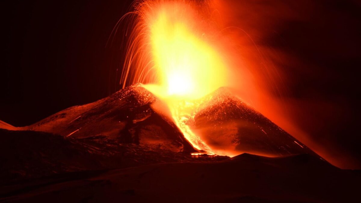 El volcán Etna (Sicilia) en erupción