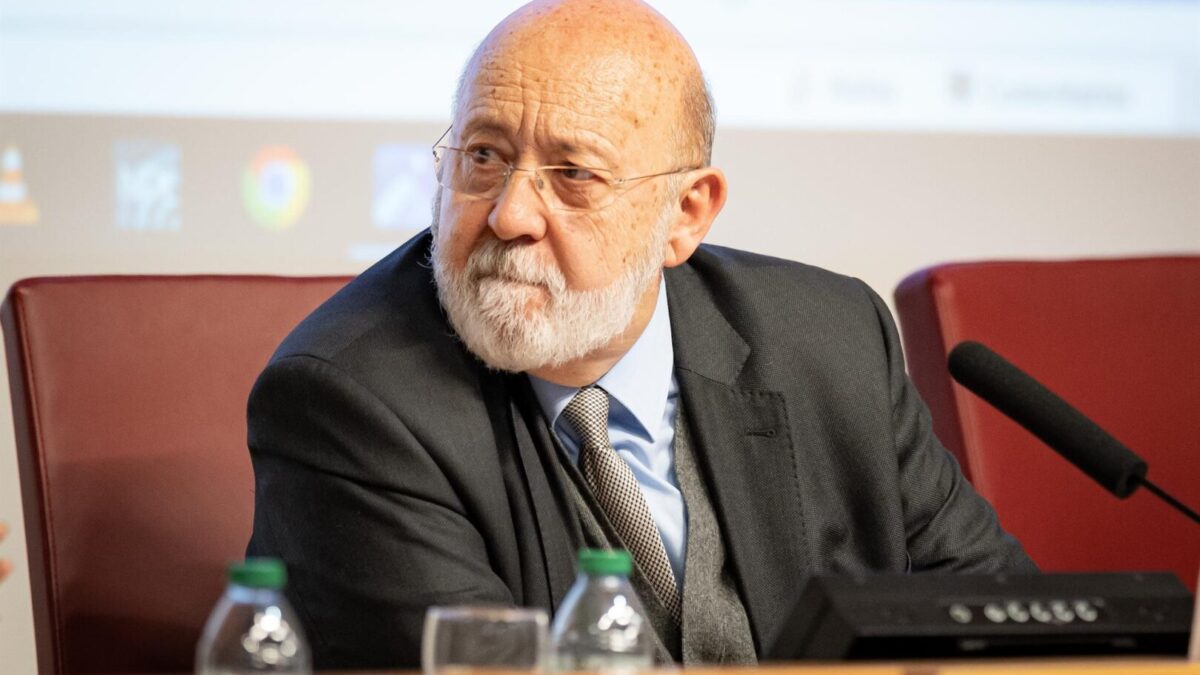 El presidente del CIS, José Félix Tezanos, inaugura la mesa 'Sondeos de opinión pública y encuestas preelectorales', en la Facultad de Ciencias de la Información de la Universidad Complutense, a 11 de enero de 2024, en Madrid.