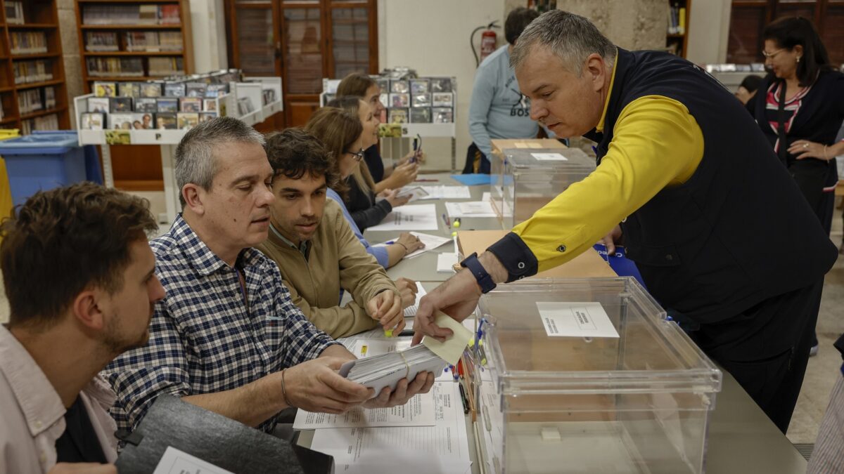 Mesa electoral - Política