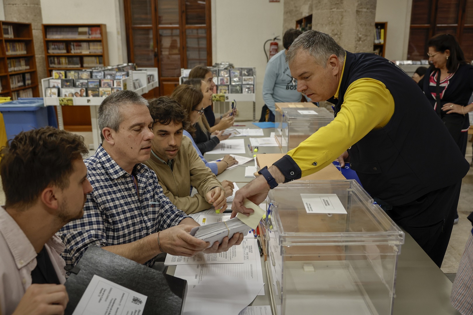 Mesa electoral - Política