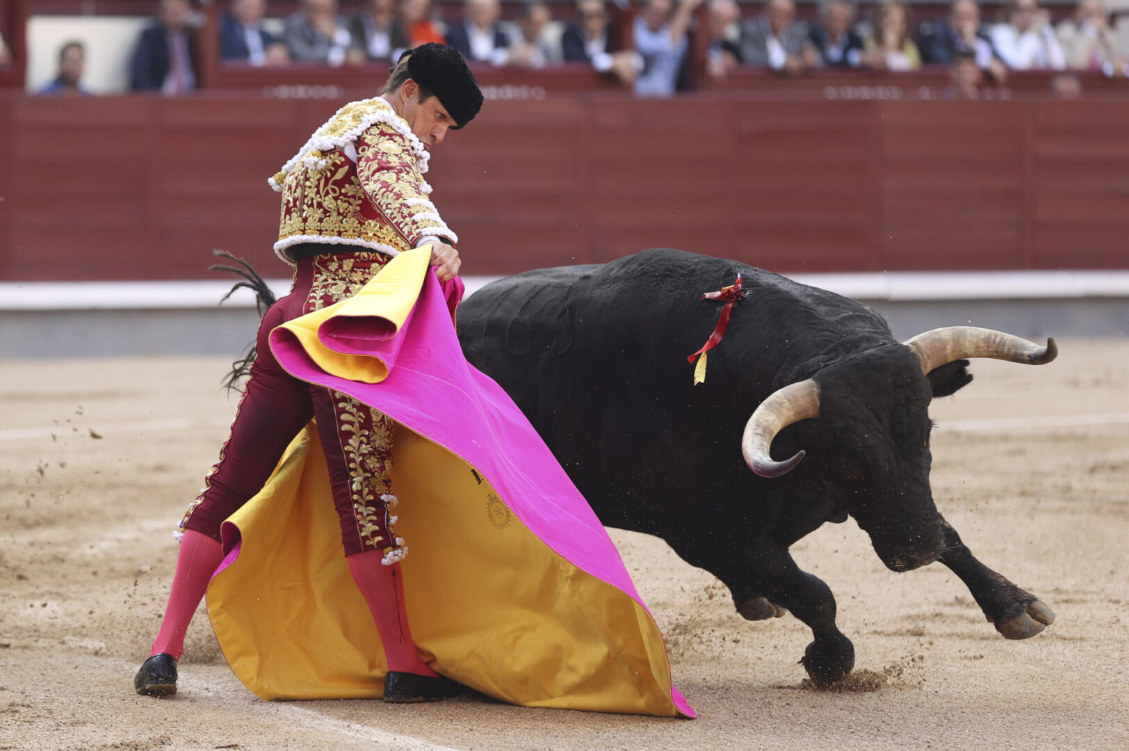 El diestro madrileño Julián López "El Juli" en una corrida en la plaza de las Ventas en Madrid