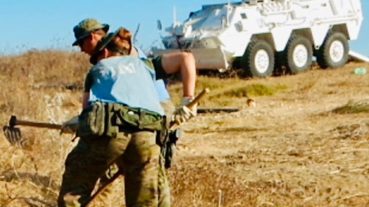 La capitán de Blas, durante una misión en Líbano