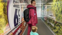 La futbolista del Barça y de la Selección Española Irene Paredes, acompañada de su hijo tras un partido