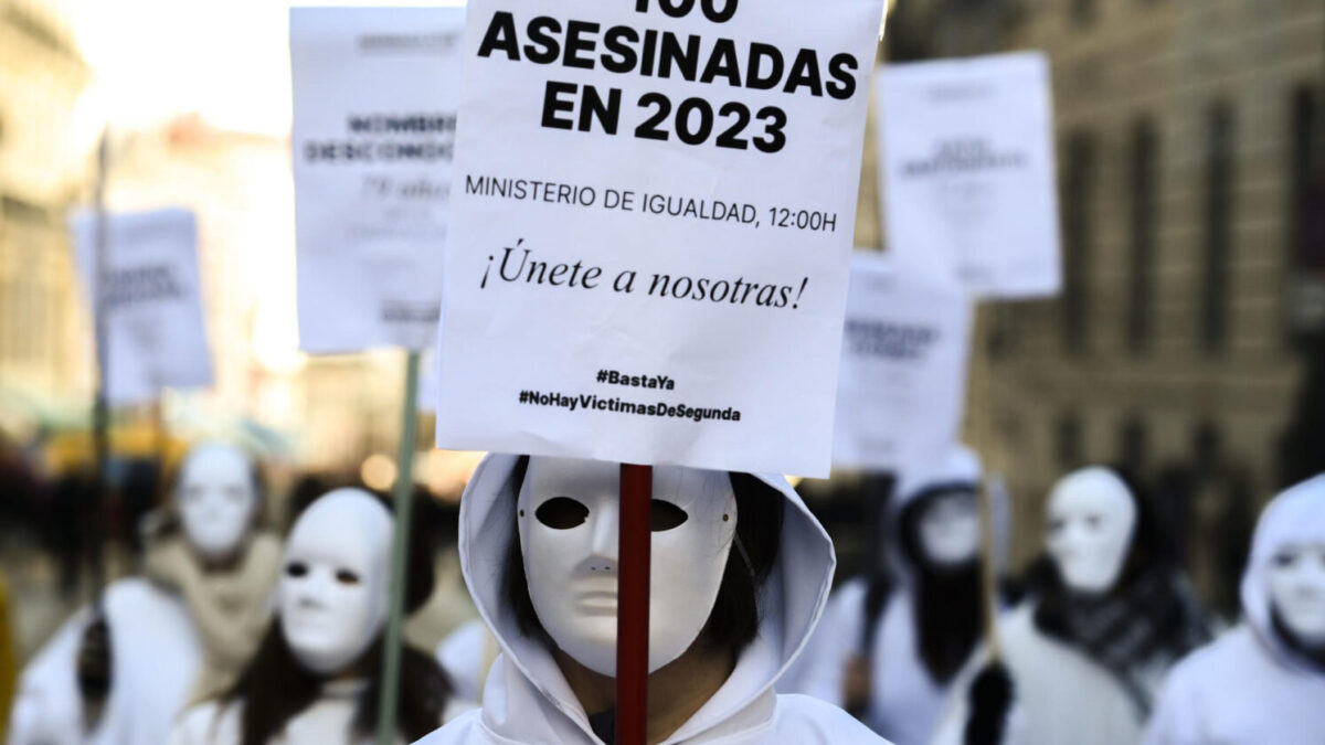 Manifestación organizada por colectivos feministas hacia el Ministerio de Igualdad para pedir que se contabilicen de forma oficial todos los feminicidios