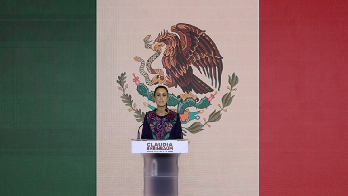 La candidata oficialista a la presidencia de México, Claudia Sheinbaum, habla durante una conferencia de prensa este lunes en la Ciudad de México