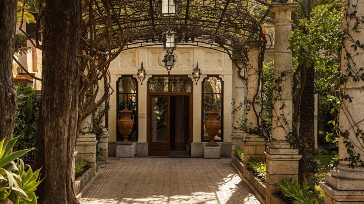 Histórico camino de entrada Gran Hotel Timeo Belmond
