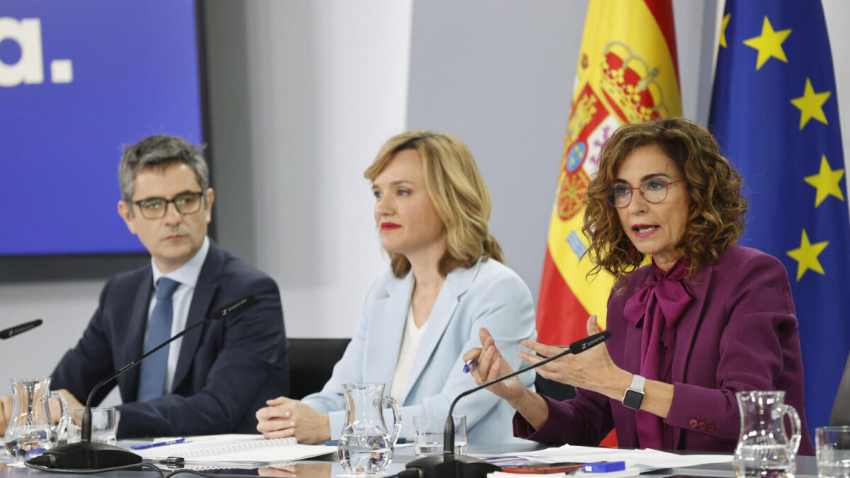 Félix Bolaños, Pilar Alegría y María Jesús Montero en la rueda de prensa del Consejo de Ministros