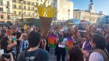 Un momento de la manifestación contra Milei y Ayuso en la Puerta del Sol.