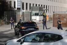 Imagen de arhcivo del vehículo que trasladó a Begoña Gómez, mujer del presidente del Gobierno, Pedro Sánchez, a los juzgados de Plaza de Castilla de Madrid
