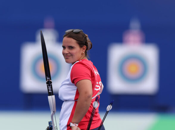 La española Elia Canales durante la fase clasificatoria de tiro con arco de los Juegos Olímpicos de París 2024, este jueves, en la capital francesa. EFE/ Sashenka Gutiérrez