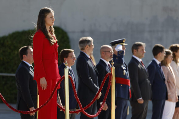 La princesa de Asturias, Leonor de Borbón, durante su ceremonia de despedida oficial con honores en el Aeropuerto Internacional Adolfo Suárez Madrid-Barajas