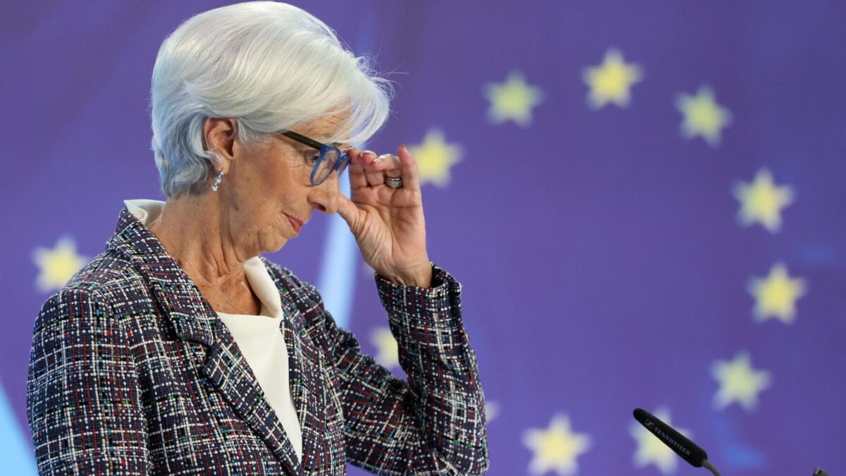 Frankfurt Am Main (Germany), 18/07/2024.- European Central Bank (ECB) President Christine Lagarde addresses a press conference following the meeting of the ECB Governing Council in Frankfurt am Main, Germany, 18 July 2024. The ECB has decided to maintain the current three key interest rates at 4.25, 4.50 and 3.75 percent respectively. (Alemania) EFE/EPA/FRIEDEMANN VOGEL