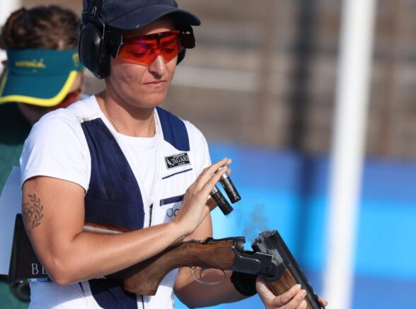 Chateauroux (France), 30/07/2024.- Fatima Galvez of Spain in action during the qualification of the Trap Women's qualification of the Shooting competitions in the Paris 2024 Olympic Games at the Shooting centre in Chateauroux, France, 30 July 2024. (Francia, España) EFE/EPA/VASSIL DONEV
