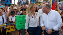 La diputada del PP Cayetana Álvarez de Toledo y el secretario general del PP, Miguel Tellado