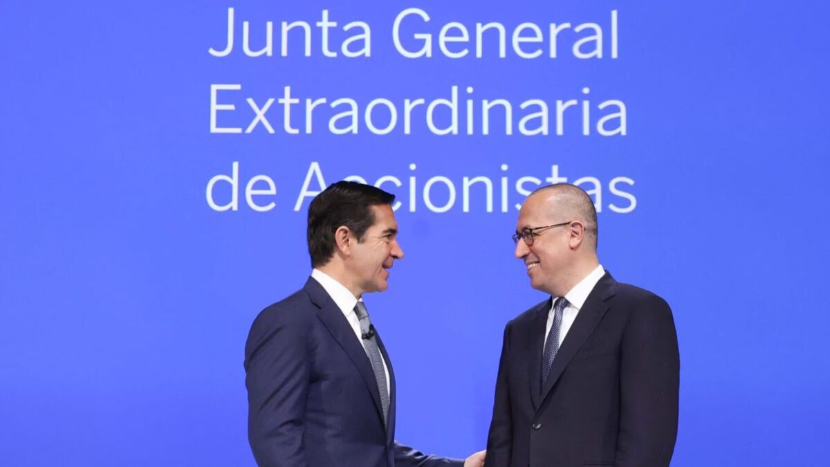 Carlos Torres Vila, presidente de BBVA, y Onur Genç, consejero delegado.