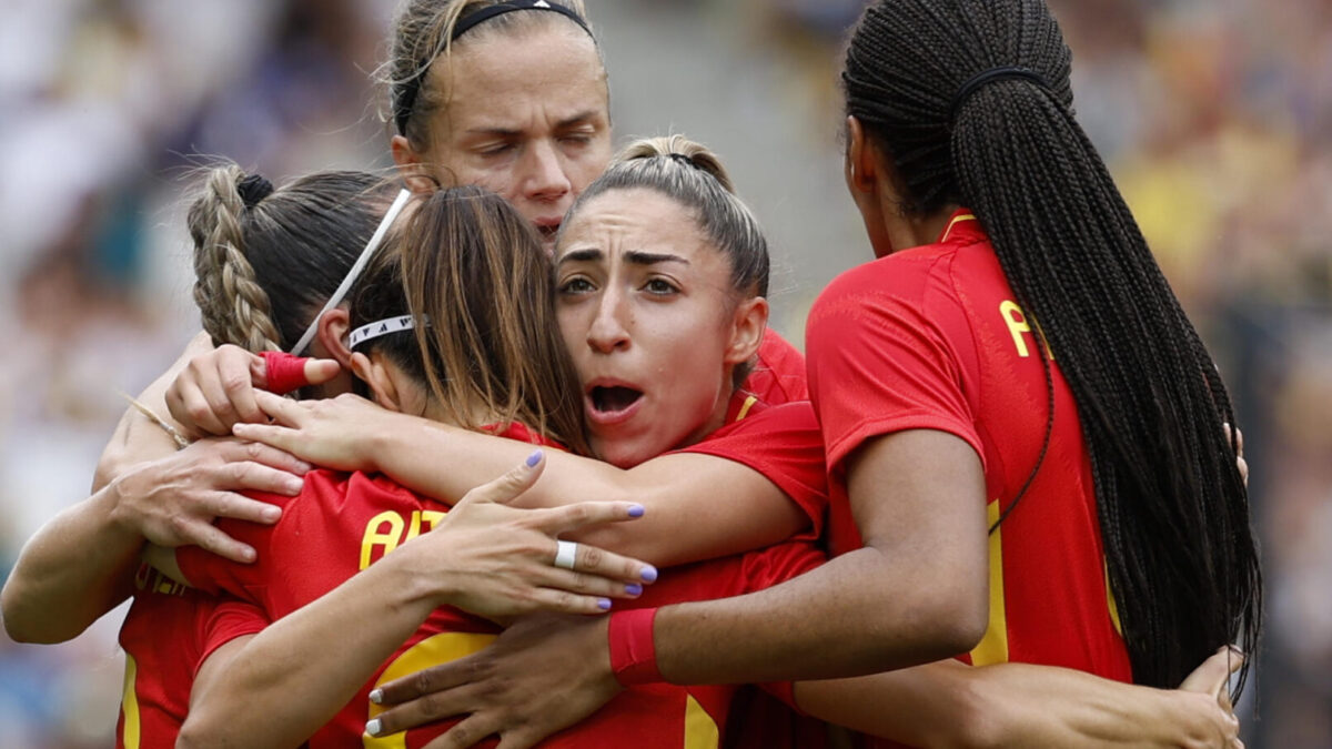 Las jugadoras españolas celebran el 1-1 durante el partido de la fase de grupos de los Juegos Olímpicos que España y Japón disputan este jueves en el Estadio de la Beaujoire de Nantes (Francia). EFE/ Miguel Toña