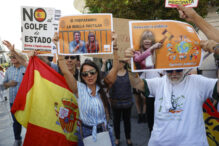 protestan en las Manifestantes a las puertas del Juzgado de Instrucción número 41