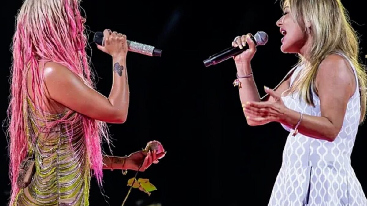 Amaia Montero canta 'Rosas' con Karol G