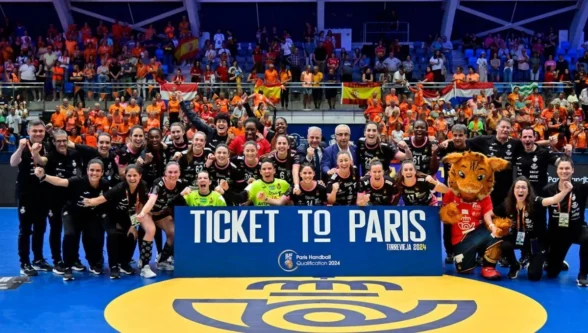 Las Guerreras celebrando su clasificación olímpica para París 2024