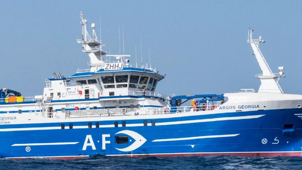 Una imagen del pesquero Argos Georgia que ha naufragado en las Malvinas