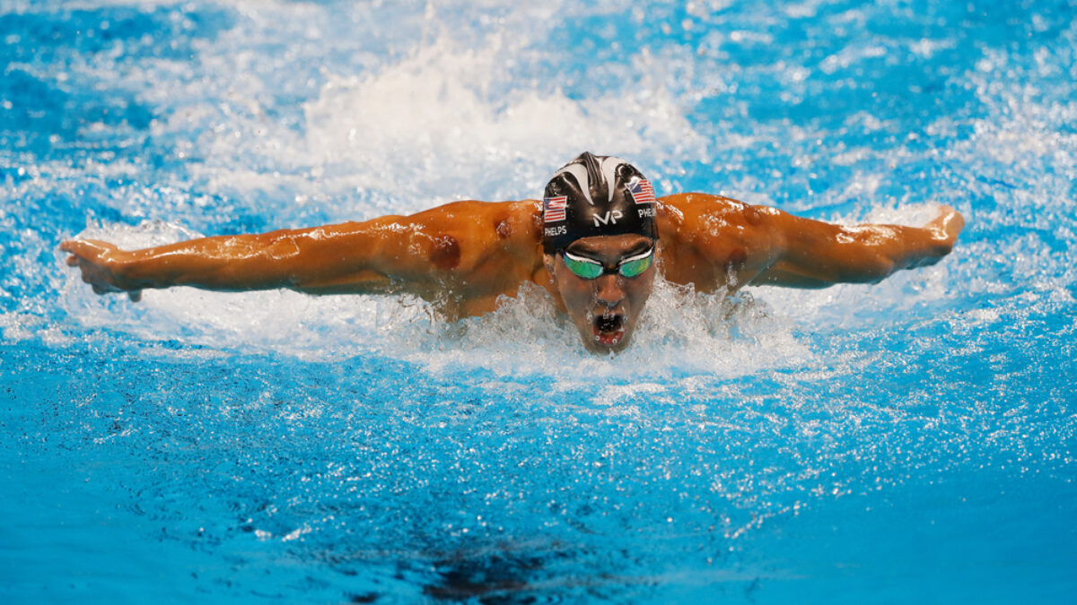 Michael Phelps nadando en los Juegos Olímpicos de Río 2016