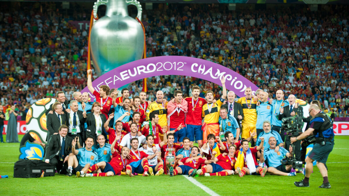 La selección española de fútbol celebrando el título de la Eurocopa 2012 en el Estadio Olímpico de Kiev (Ucrania)