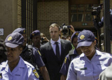 Oscar Pistorius a la salida de un juicio en Sudáfrica, acusado por el asesinato de su novia Reeva Steenkamp