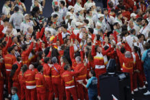 SAINT-DENIS (FRANCIA), 11/08/2024.- La delegación española durante la ceremonia de clausura de los Juegos Olímpicos de París 2024 celebrada este domingo, en el Estadio de Francia en Saint-Denis (Francia).EFE/ Lavandeira Jr