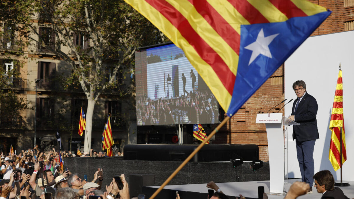 Puigdemont, en su reaparición en Barcelona, ha protagonizado un breve mitin
