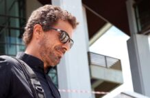 Rodolfo Sancho abandona el juzgado de Koh Samui, en la isla de Koh Samui (Tailandia), el 29 de agosto de 2024, después de que su hijo Daniel Sancho Bronchalo fuera declarado culpable de asesinato premeditado