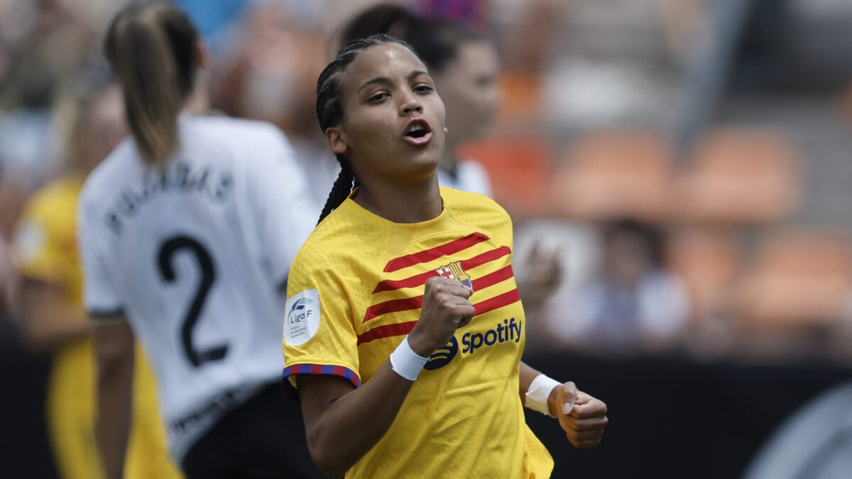 Vicky López celebra un gol con el Barça, ante el Valencia, en la liga F 2023/24