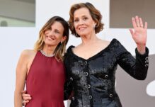 Sigourney Weaver y Camille Cottin