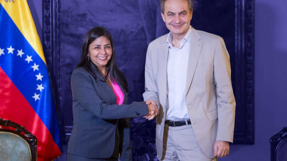 Una imagen de Delcy Rodríguez y José Luis Rodríguez Zapatero