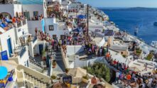 Turistas en Santorini - Internacional