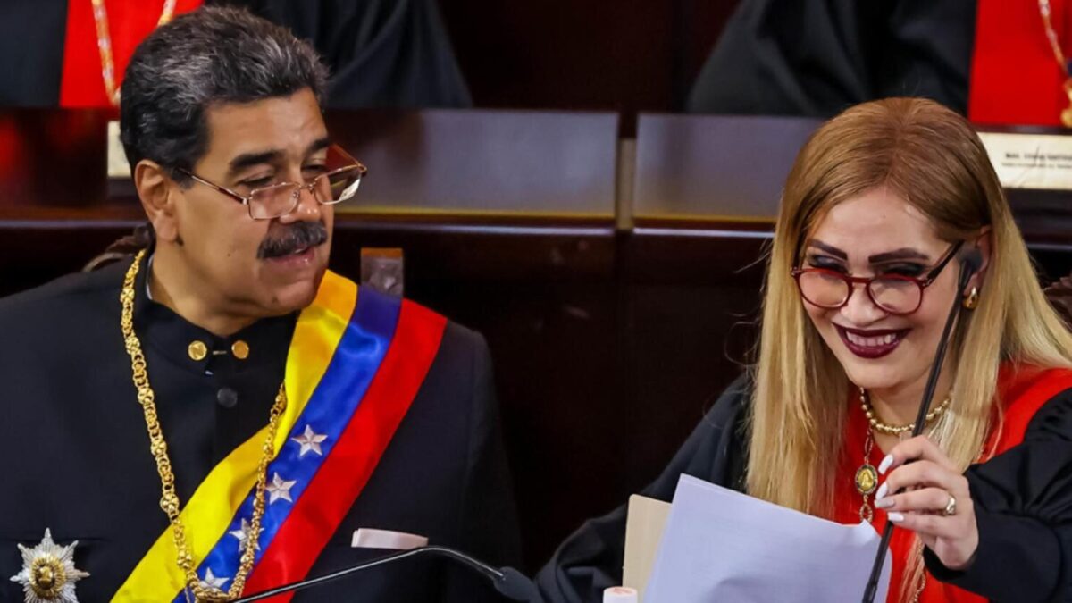 Nicolás Maduro y Caryslia Rodríguez - Internacional