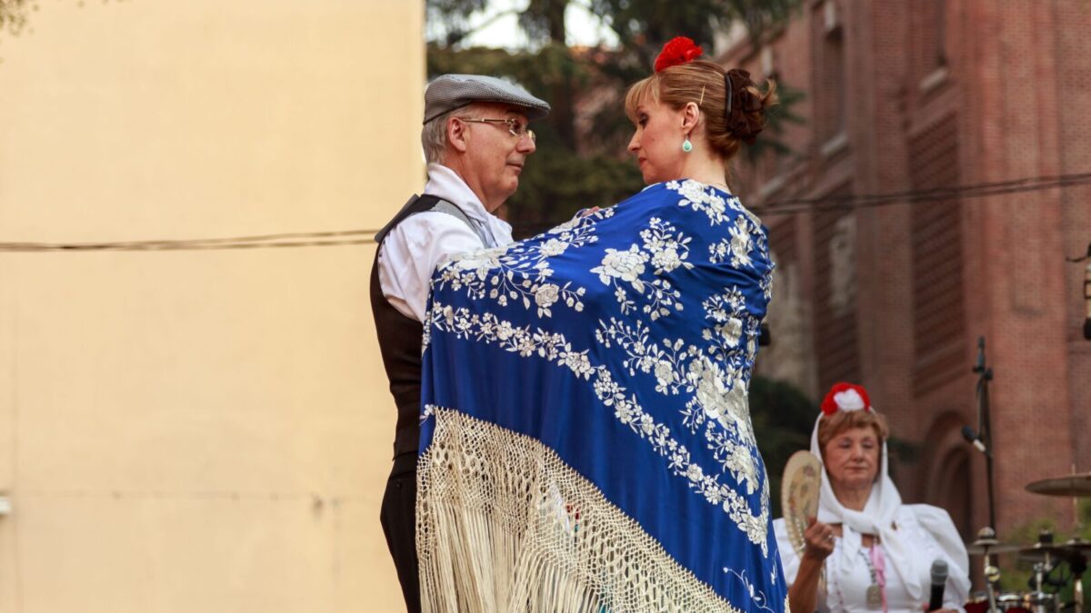 Chulapo y Chulapa en la Verbena de la Virgen de la Paloma de Madrid.