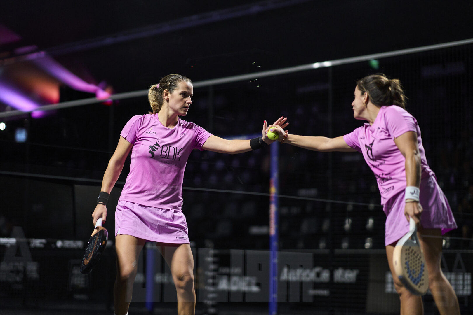 Ariana Sánchez y Paula Josemaría disputando un torneo de Premier Padel