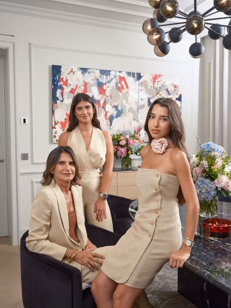 Carmen Matutes y sus hijas - Sociedad Carmen Matutes y sus hijas - Sociedad