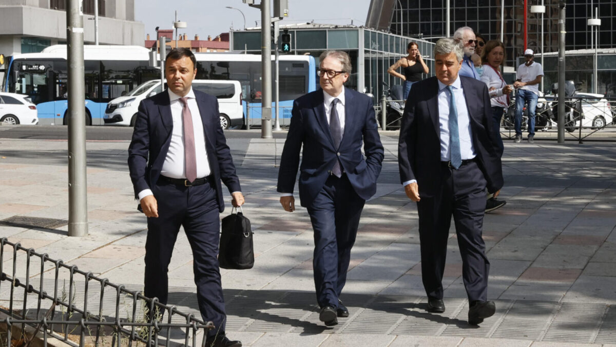 El subdirector general de la Fundación la Caixa, Marc Simón, a su llegada este lunes a los juzgados de Plaza Castilla donde este lunes el juez Juan Carlos Peinado toma declaración como testigos a él y otros tres empresarios dentro de su investigación a Begoña Gómez.