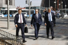 El subdirector general de la Fundación la Caixa, Marc Simón, a su llegada este lunes a los juzgados de Plaza Castilla donde este lunes el juez Juan Carlos Peinado toma declaración como testigos a él y otros tres empresarios dentro de su investigación a Begoña Gómez.