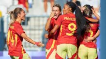 La selección española de fútbol femenino celebrando un gol en París 2024