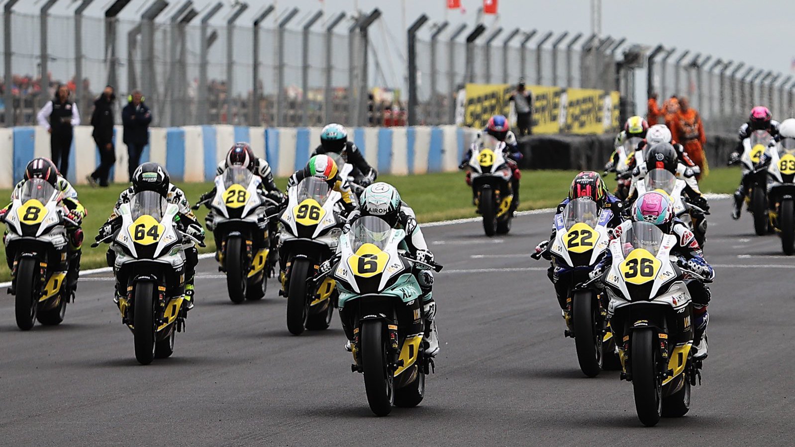 La salida de una de las carreras de Misano del mundial femenino de motociclismo