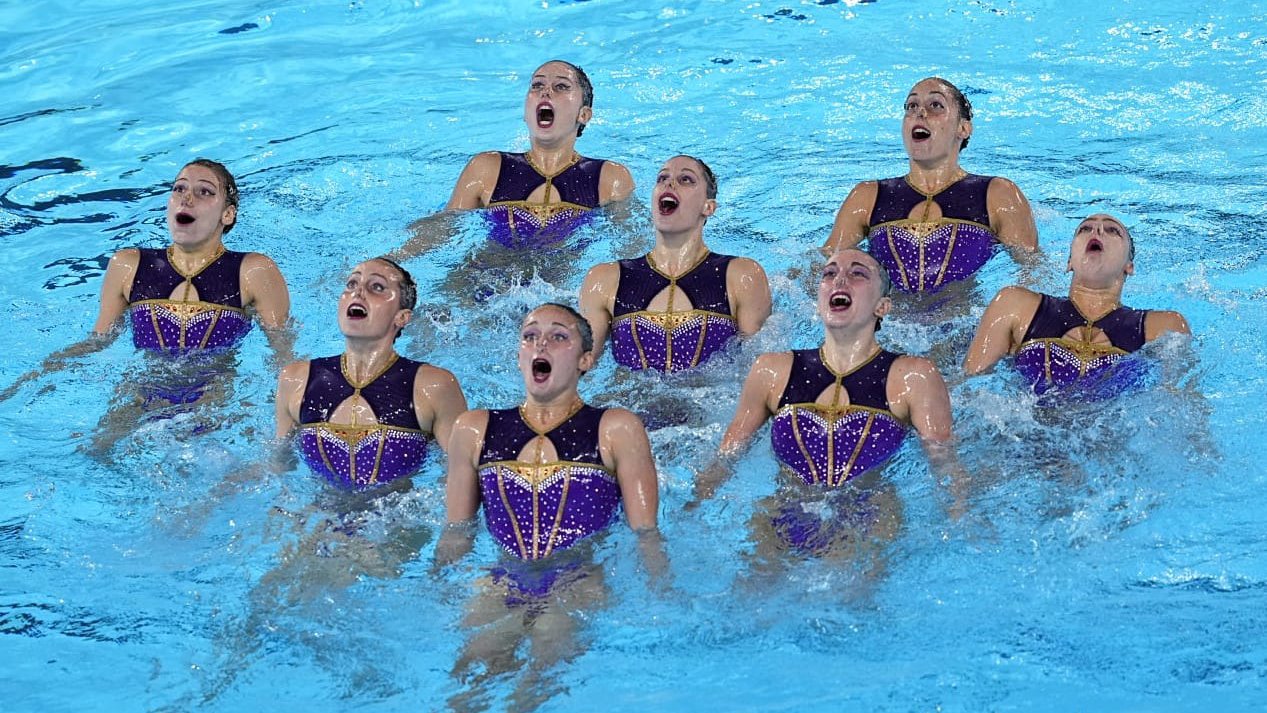 El equipo español de natación artística durante la rutina libre en París 2024