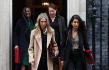 Las miembros del partido conservador británico Kemi Badenoch, Laura Trott, Victoria Prentis y Claire Coutinho.